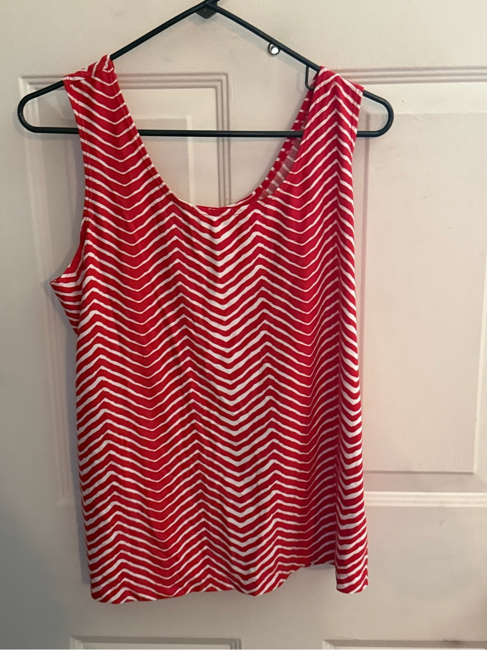 Women's Red & White Chevron Scoop Neck Tank Top